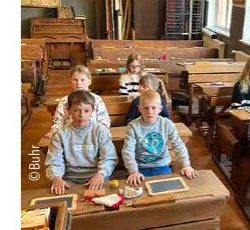 Drittklässler im Schulmuseum Himmelpforten
